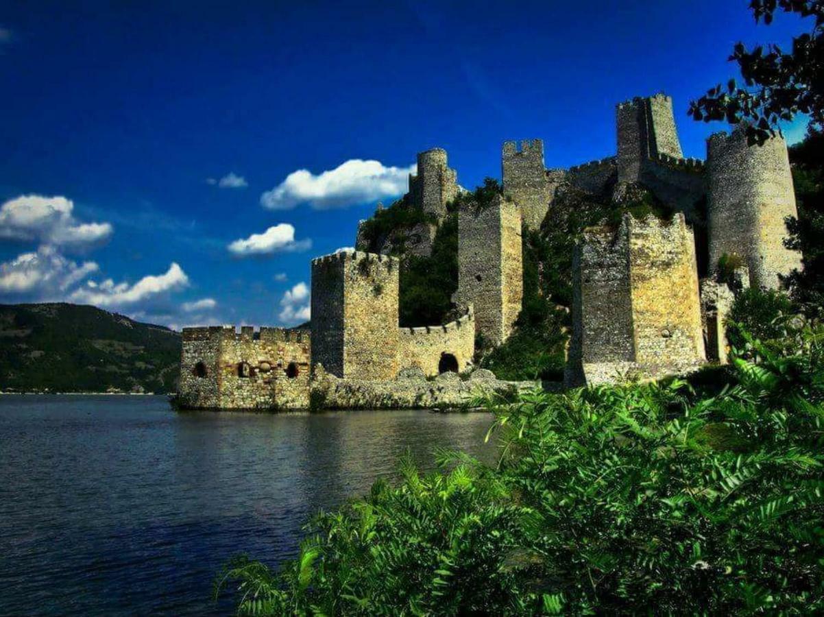 Apartments Barocco Golubac Exteriör bild