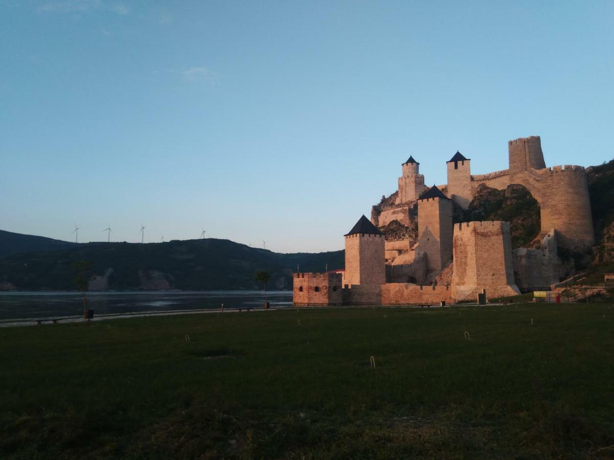 Apartments Barocco Golubac Exteriör bild